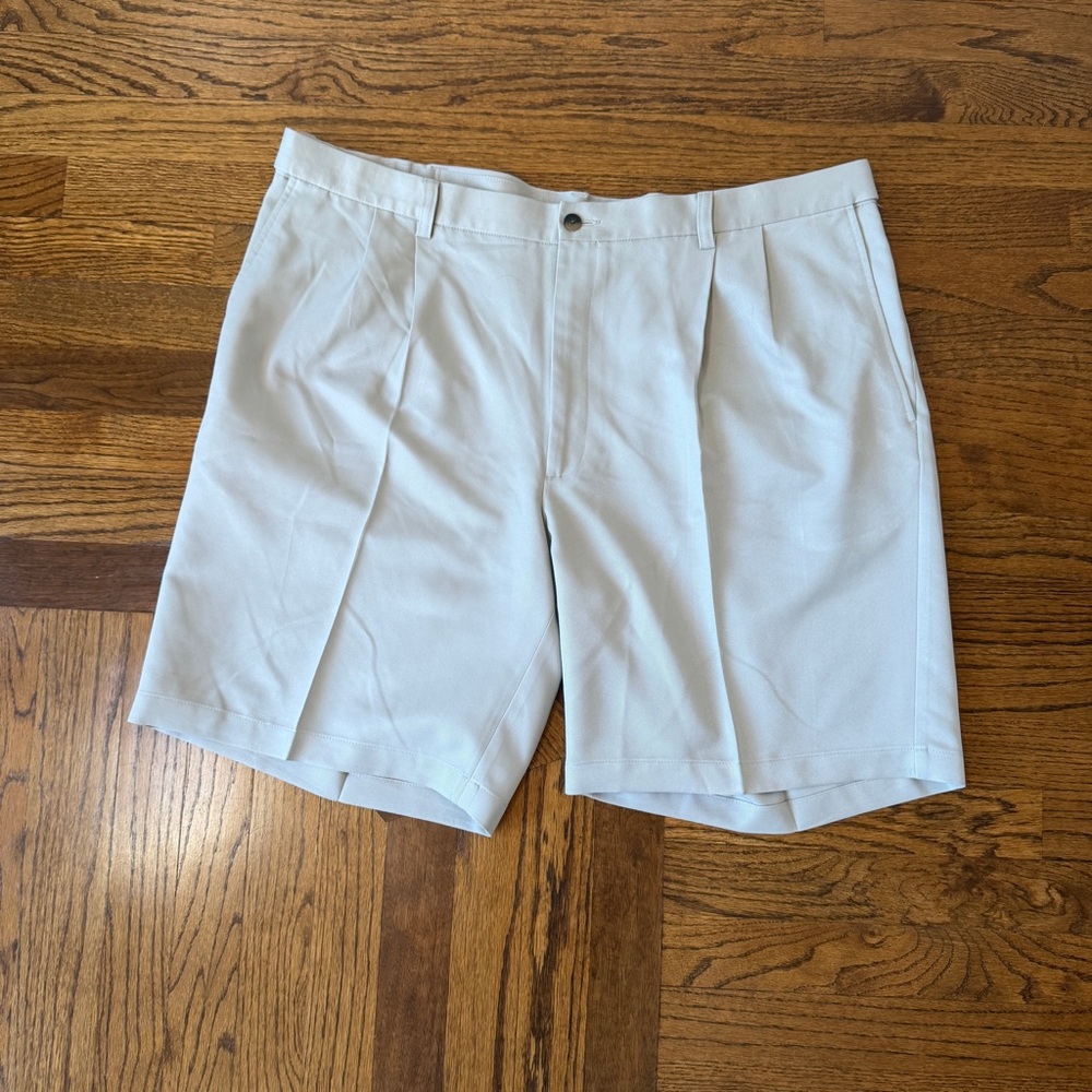 Haggar Men's Classic Light Gray Shorts